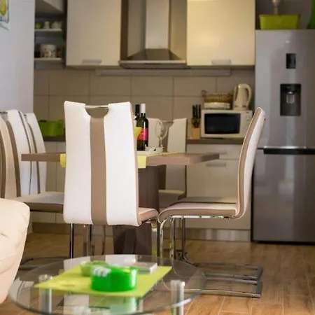 Belmondo- Three Bedroom With Terrace And Private Pool A6 펜션