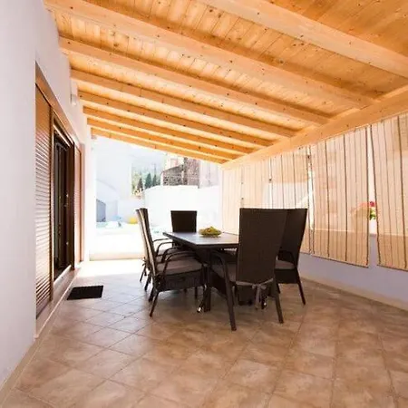 Belmondo- Three Bedroom With Terrace And Private Pool A6 펜션