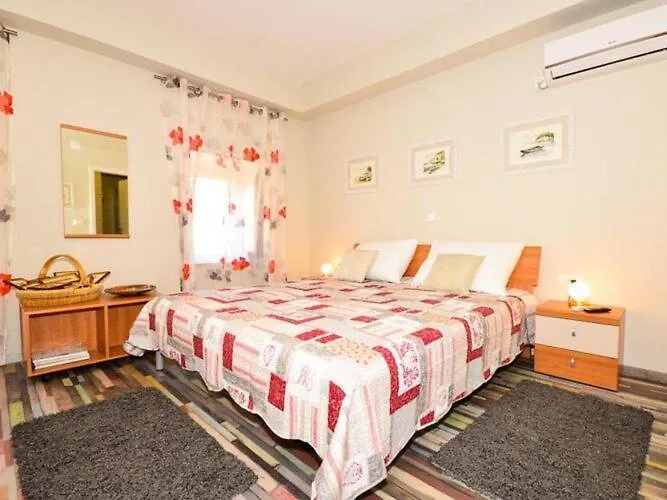 Vakantiehuis Belmondo- Three Bedroom With Terrace And Private Pool A6