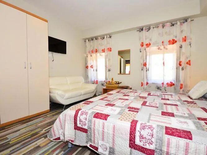 Belmondo- Three Bedroom With Terrace And Private Pool A6 *