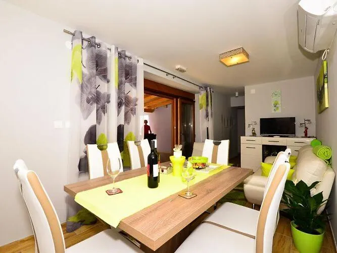 Vakantiehuis Belmondo- Three Bedroom With Terrace And Private Pool A6