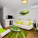 Holiday home Belmondo- Three Bedroom With Terrace And Private Pool A6 *