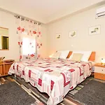 Holiday home Belmondo- Three Bedroom With Terrace And Private Pool A6