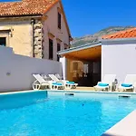 Belmondo- Three Bedroom With Terrace And Private Pool A6 Holiday home *