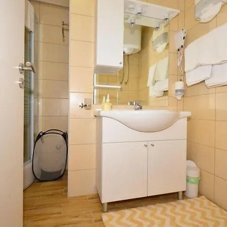 Belmondo- Three Bedroom With Terrace And Private Pool A6