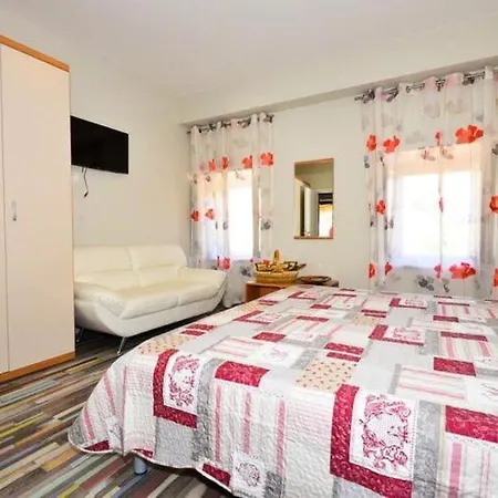 Belmondo- Three Bedroom With Terrace And Private Pool A6 *