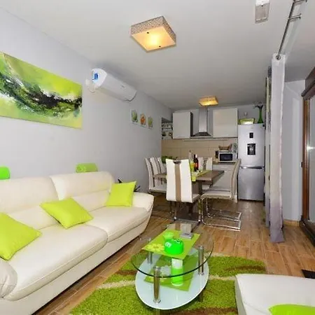 Belmondo- Three Bedroom With Terrace And Private Pool A6 Gruda