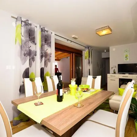 Prázdninový dům Belmondo- Three Bedroom With Terrace And Private Pool A6