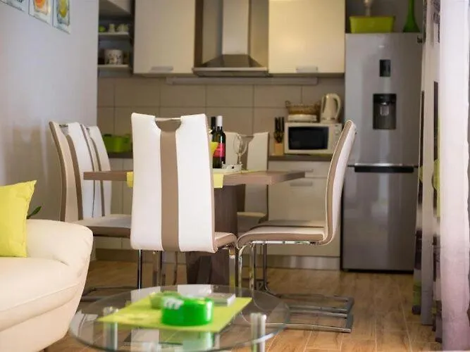 Belmondo- Three Bedroom With Terrace And Private Pool A6 Feriehus