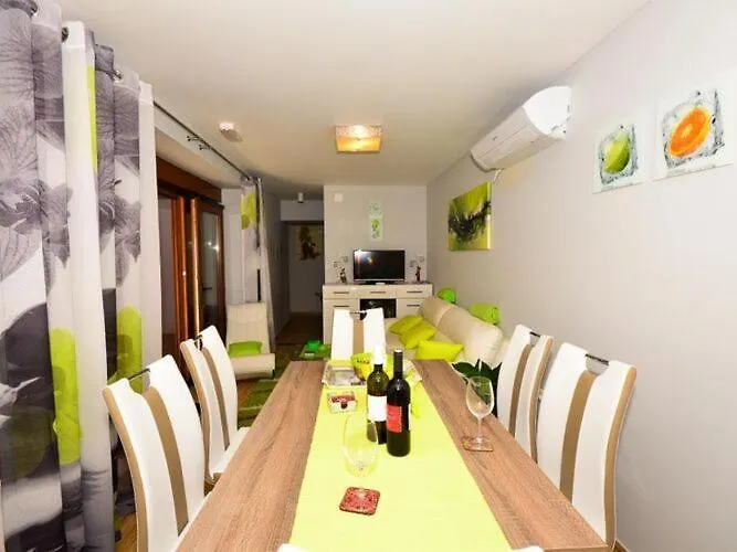 Belmondo- Three Bedroom With Terrace And Private Pool A6 *