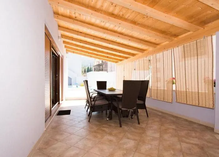 Belmondo- Three Bedroom With Terrace And Private Pool A6 Feriehus